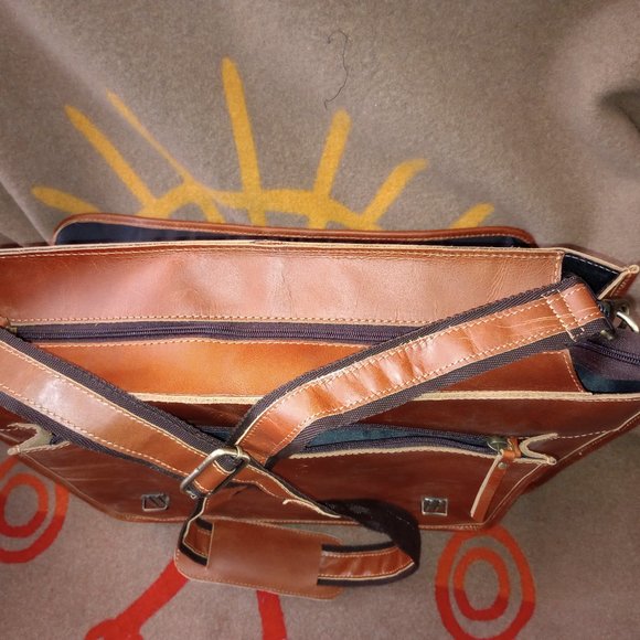 Leather briefcase computer bag 18x14x4 inches - Picture 7 of 7